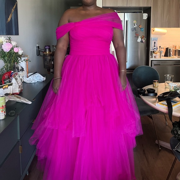 Elegant Pink Maxi Dress - Picture 2 of 3